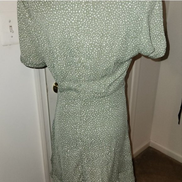 MISSGUIDED DRESS !! - Picture 4 of 8